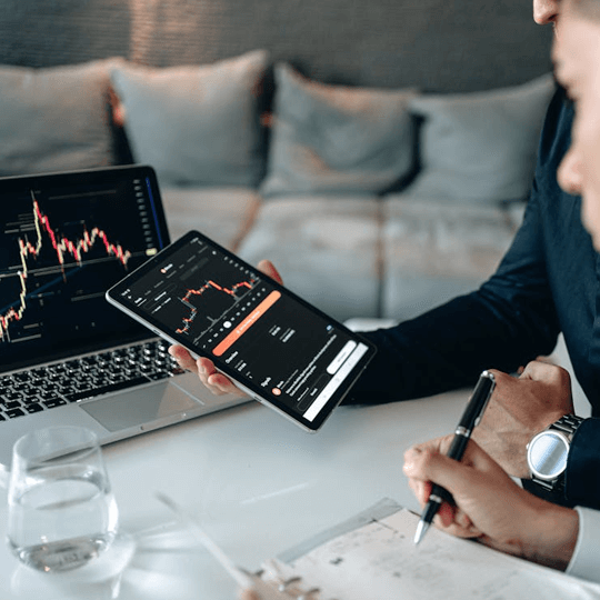 Lorviatex Krypto-Investment-Experten-Team